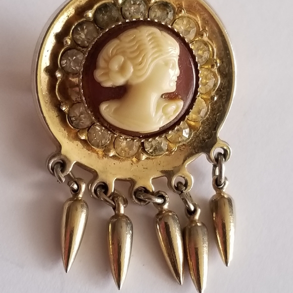 Vintage Karu brooch pin faux cameo gold tone Victorian revival style spike - Picture 7 of 12